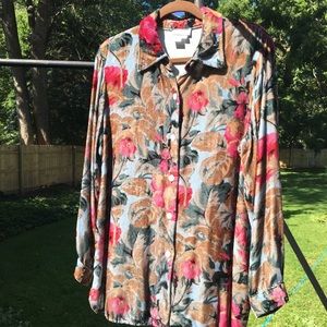 Gorgeous Soft Surroundings Floral Top